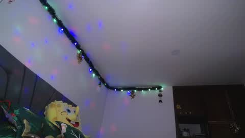 Snapshot of yinn_silver chatting on December 9, 8:55 am Yiny online show from December 9, 8:55 am