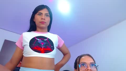 Snapshot of yiovanna19 chatting on December 11, 12:34 pm Yiovanna online show from December 11, 12:34 pm