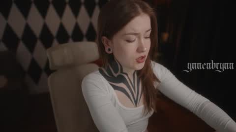 ynnenbrynn online show from November 6, 10:21 am