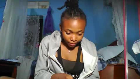 Snapshot of yolandrina90 chatting on October 6, 6:56 pm yolandrina90 online show from October 6, 6:56 pm