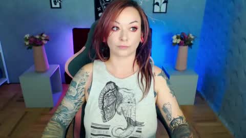 Yolandi-Foun online show from November 10, 12:55 pm