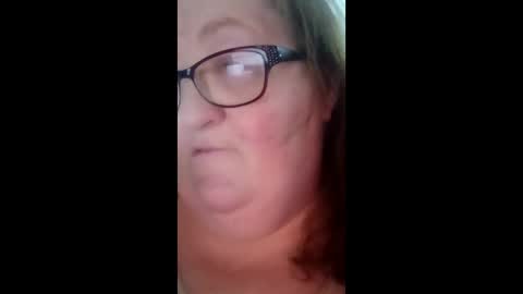 yomoopy online show from December 4, 6:04 am