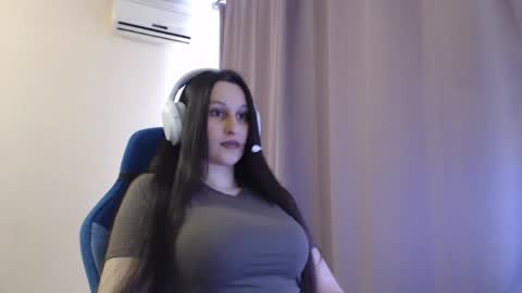 Sophie online show from May 4, 2:21 pm