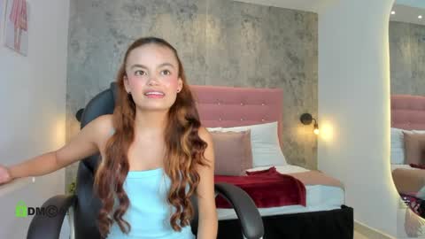 Yoselin online show from April 7, 2:57 am