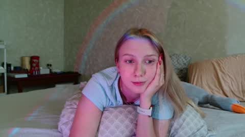 Snapshot of you_cant_forget chatting on September 10, 1:44 pm you_cant_forget online show from September 10, 1:44 pm