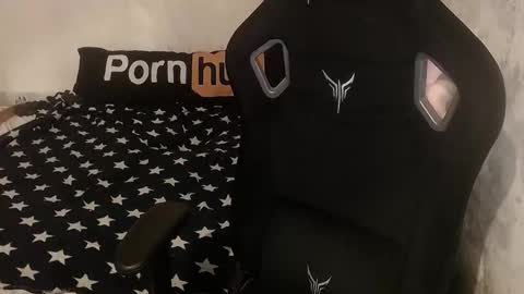 your_8a8y online show from February 14, 1:57 pm