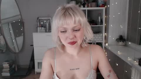 Alex and Kris long hair online show from April 25, 6:49 pm