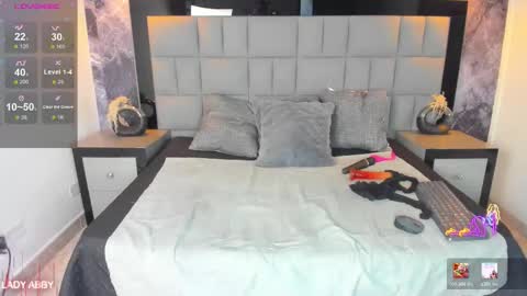 your_lady_milf online show from February 11, 7:59 pm