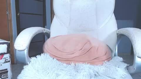 your_latin_girl online show from January 6, 1:53 am