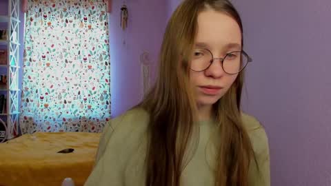 Snapshot of your_leslie chatting on February 19, 11:06 am Leslie online show from February 19, 11:06 am