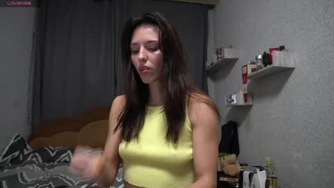 Snapshot of your_little_flexible_girl chatting on December 15, 10:04 pm Meri online show from December 15, 10:04 pm