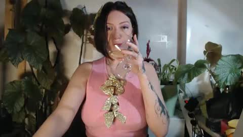 Snapshot of your_little_mom chatting on December 25, 4:22 pm Viky online show from December 25, 4:22 pm