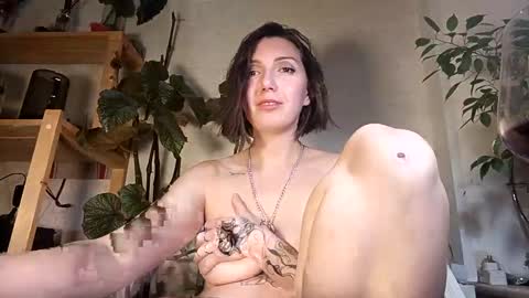 Snapshot of your_little_mom chatting on January 9, 8:44 pm Viky online show from January 9, 8:44 pm