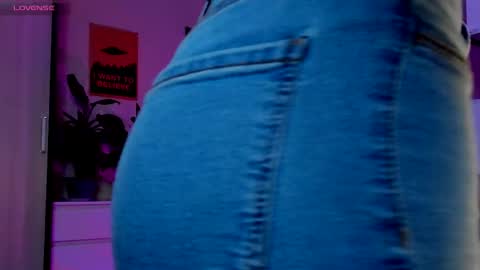 Snapshot of youranikka chatting on October 8, 8:46 pm Anikka online show from October 8, 8:46 pm
