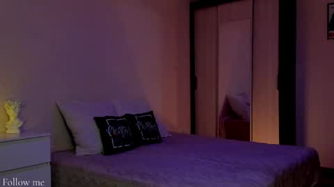 Anikka online show from April 6, 6:09 pm