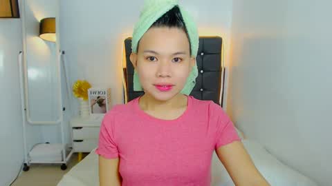 yourcuteprincess_ online show from June 20, 12:31 pm