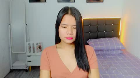 yourcuteprincess_ online show from June 12, 1:30 pm