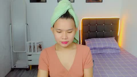 yourcuteprincess_ online show from June 11, 1:19 pm