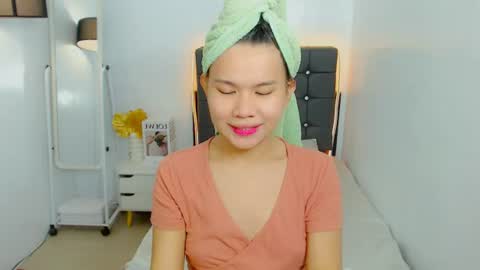 yourcuteprincess_ online show from June 18, 1:05 pm