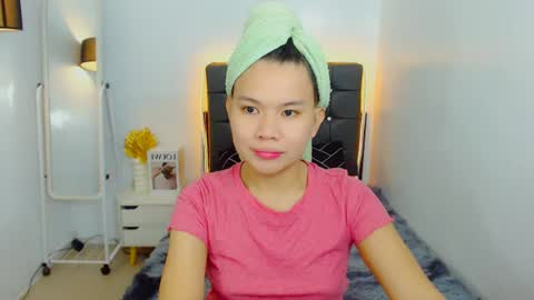 yourcuteprincess_ online show from June 26, 12:39 pm