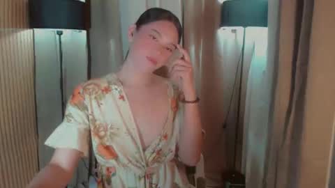 Snapshot of yourdreamgirljane chatting on October 19, 5:37 pm JANE online show from October 19, 5:37 pm