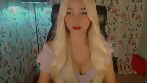 Snapshot of yourfavoratemaureen chatting on September 12, 9:33 pm maureen love you online show from September 12, 9:33 pm
