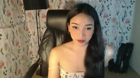 Snapshot of yourfavoratemaureen chatting on February 3, 4:35 am maureen love you online show from February 3, 4:35 am