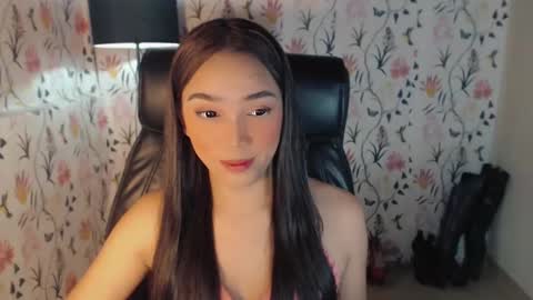 Snapshot of yourfavoratemaureen chatting on February 13, 7:31 pm maureen love you online show from February 13, 7:31 pm