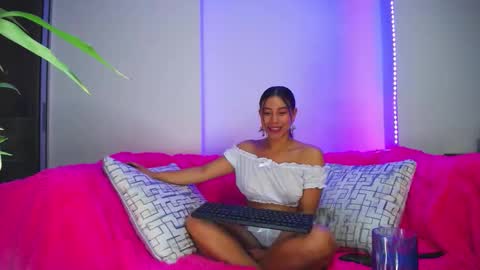 yourfieryangel_13 online show from January 7, 2:37 am