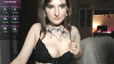 Snapshot of yourhanna_ chatting on September 16, 6:16 pm hanna online show from September 16, 6:16 pm