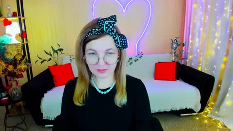 Alice online show from April 9, 11:15 am