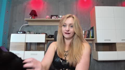 Snapshot of yourvenus00 chatting on December 9, 9:49 am YourVenus00 -Follow my OF online show from December 9, 9:49 am