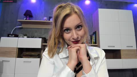 Snapshot of yourvenus00 chatting on December 2, 9:26 pm YourVenus00 -Follow my OF online show from December 2, 9:26 pm