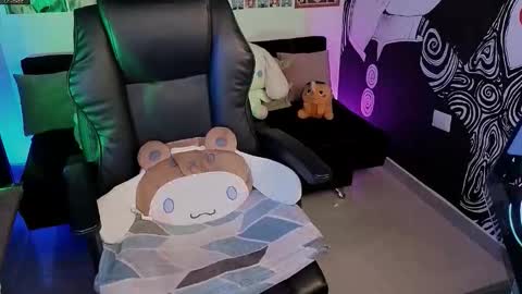    rawr   Anne Independent model      online show from February 4, 2:25 am