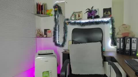 Yukio Davis  online show from December 6, 1:40 am