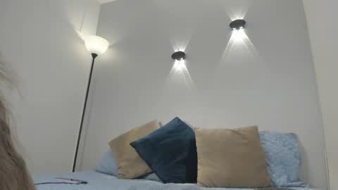 yulievans online show from January 27, 3:47 am