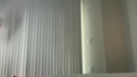 yumiandwolf online show from December 17, 9:38 pm