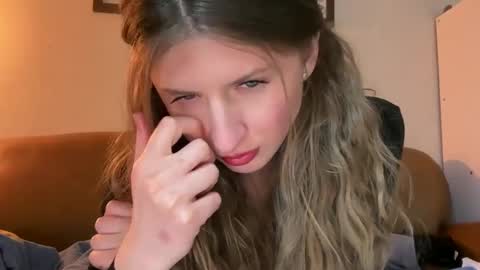 yumiandwolf online show from September 12, 4:02 am