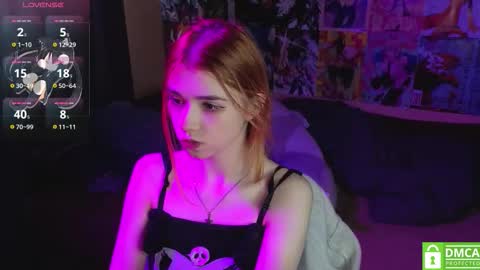 Snapshot of yumiko_uwu chatting on October 4, 11:05 am Yumeko online show from October 4, 11:05 am