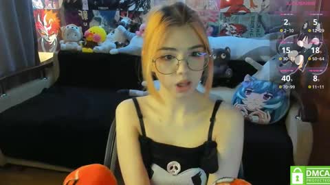 Snapshot of yumiko_uwu chatting on February 21, 8:17 am Yumeko online show from February 21, 8:17 am