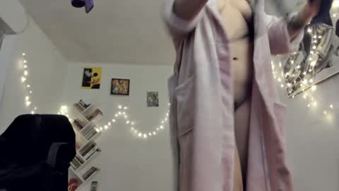 Snapshot of yury_sun chatting on December 6, 12:12 am paola online show from December 6, 12:12 am