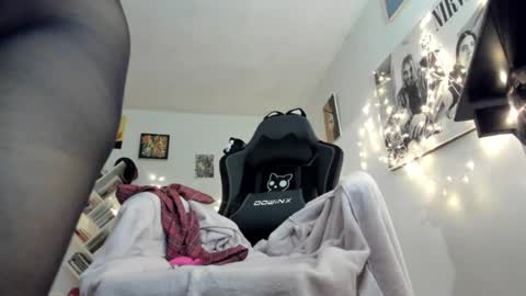 Snapshot of yury_sun chatting on January 7, 12:03 am paola online show from January 7, 12:03 am