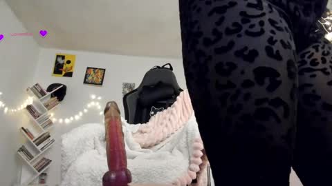 Snapshot of yury_sun chatting on March 1, 11:04 pm paola online show from March 1, 11:04 pm