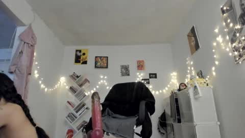Snapshot of yury_sun chatting on December 10, 8:05 pm paola online show from December 10, 8:05 pm