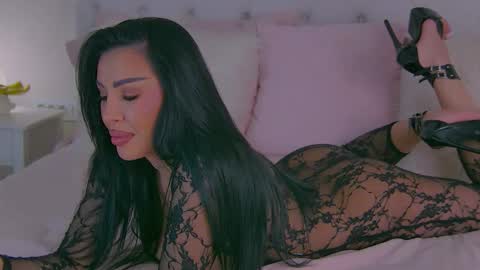 Laura online show from April 6, 4:12 am