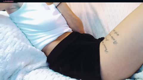 Snapshot of yzza_suave chatting on September 10, 1:44 pm yzza_suave online show from September 10, 1:44 pm