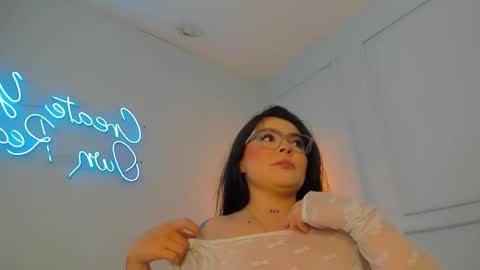 Zafiro  online show from March 26, 8:10 pm