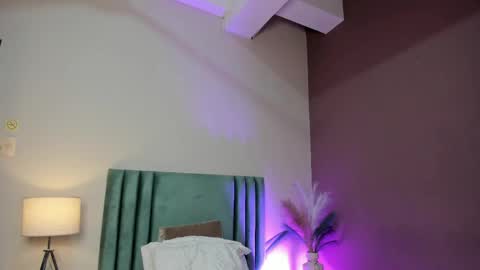 zamira_taylor online show from April 9, 6:19 am