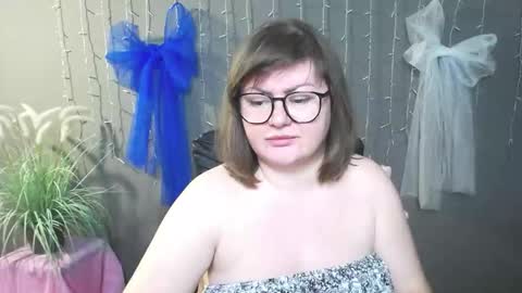 zannadreil online show from December 4, 1:41 am