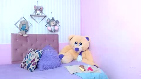 Snapshot of zara_cute18 chatting on October 19, 12:07 pm Zara online show from October 19, 12:07 pm